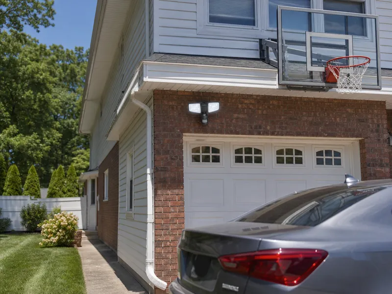 Staten Island driveway security light