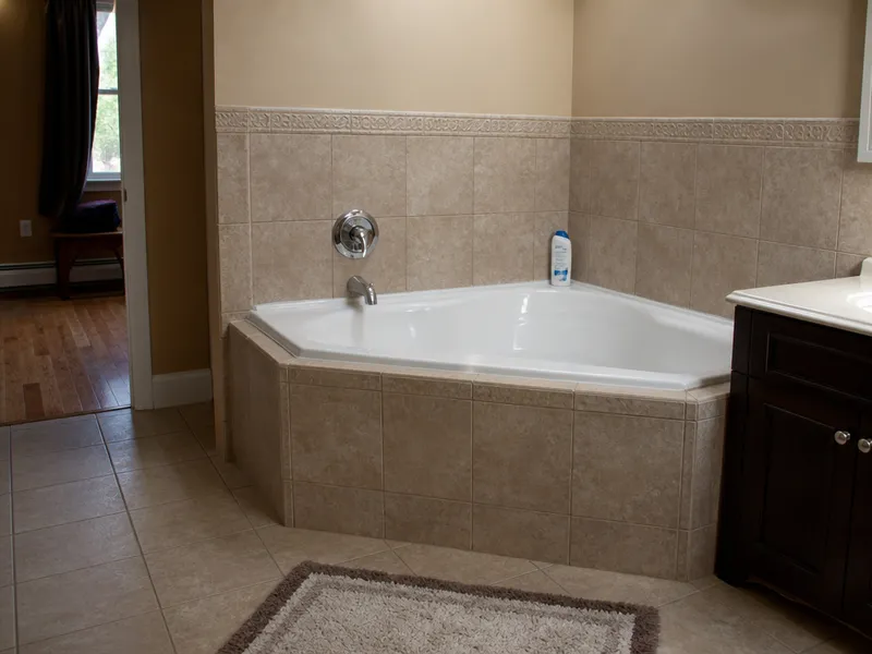 Corner tub, Queens row house