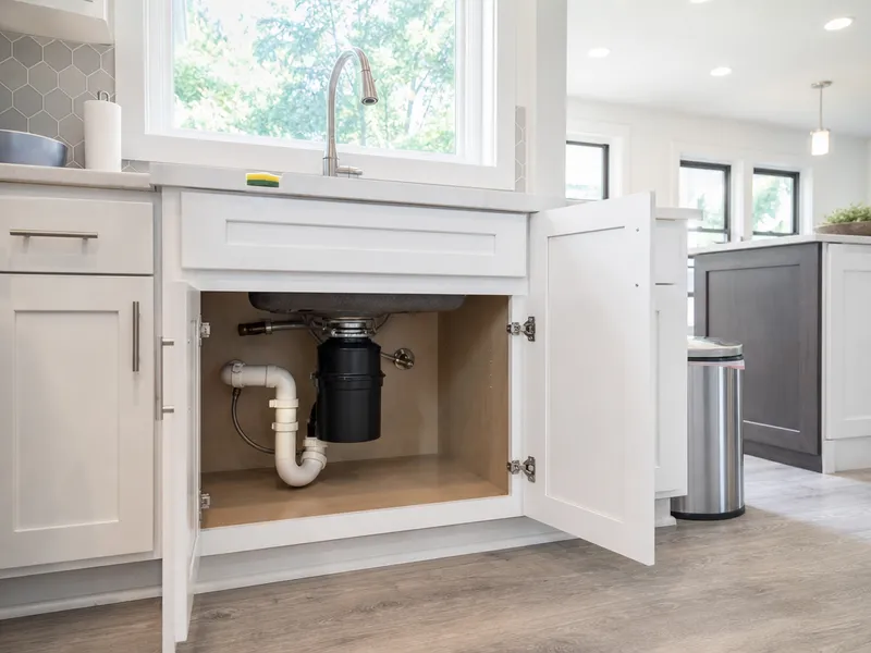Drain with garbage disposal