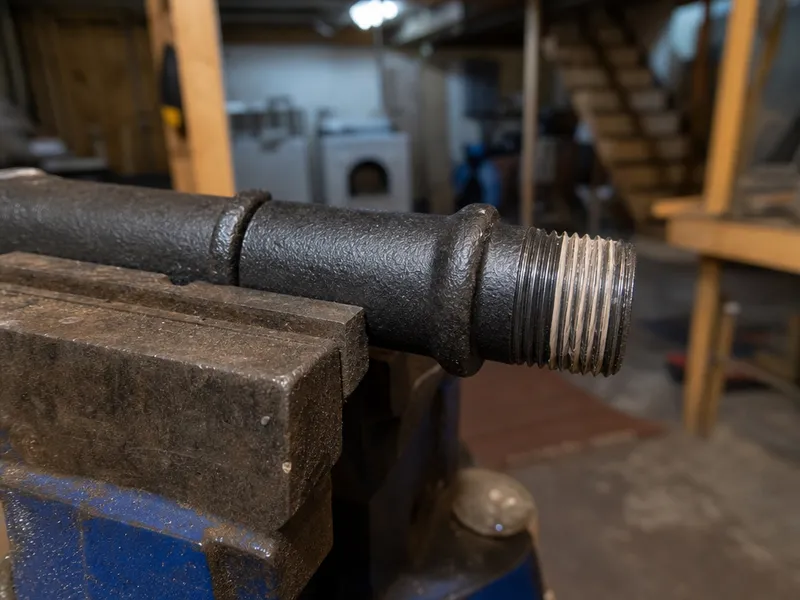 Black iron pipe threading