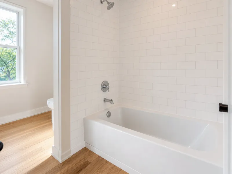 Alcove tub