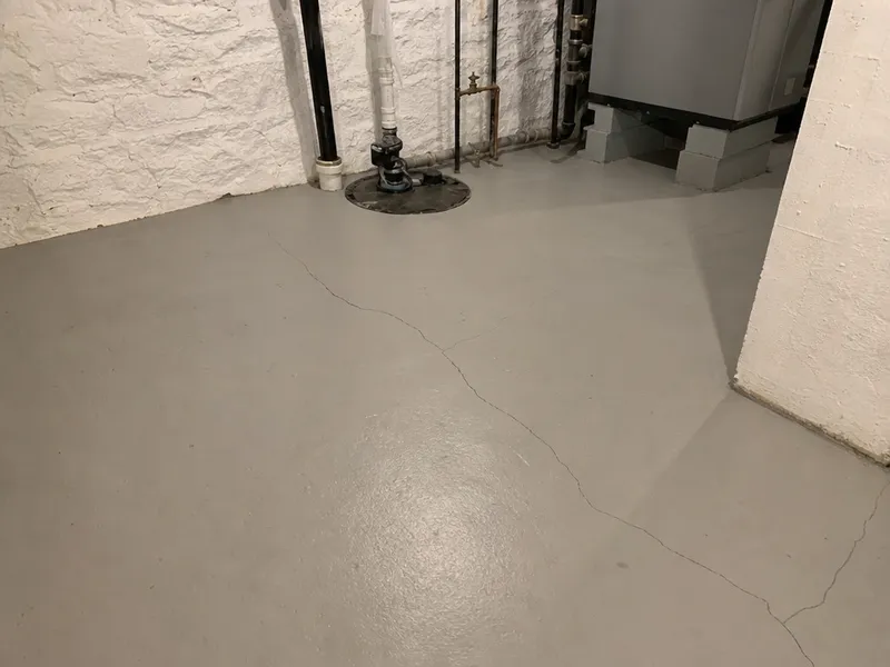 Cracks in foundation floor or walls