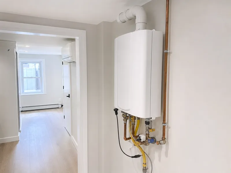 Tankless gas water heater