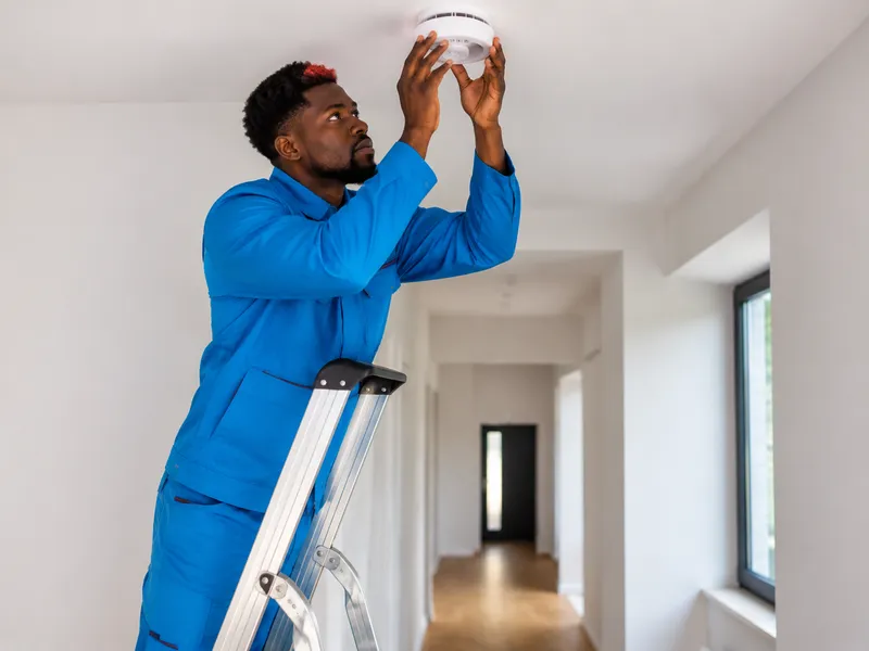 Smoke detector install