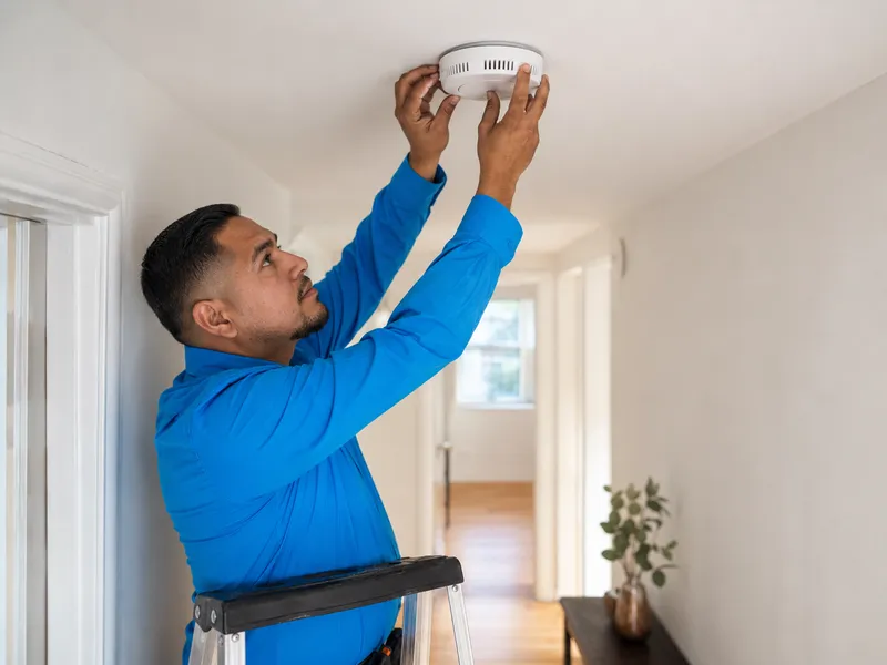 Smoke detector installation