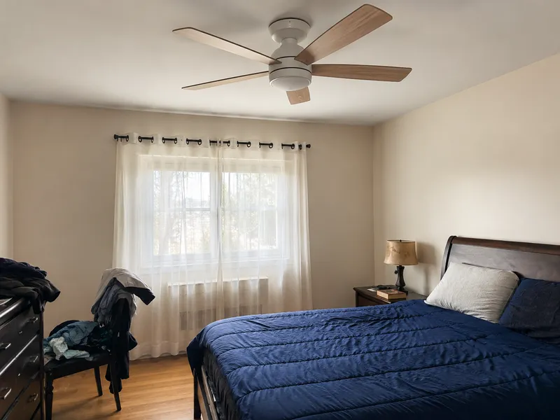 Queens bedroom, ceiling fan